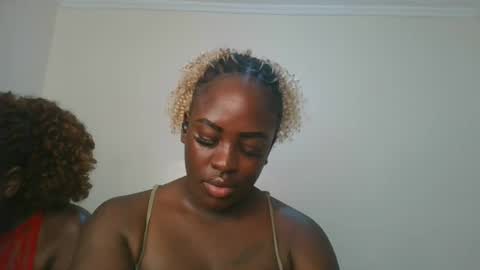 Snapshot of avian_babe1 chatting on July 22, 10:23 pm avian_babe1 online show from July 22, 10:23 pm