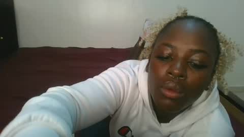 Snapshot of avian_babe1 chatting on July 24, 2:09 am avian_babe1 online show from July 24, 2:09 am