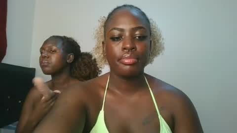 Snapshot of avian_babe1 chatting on July 26, 11:22 pm avian_babe1 online show from July 26, 11:22 pm