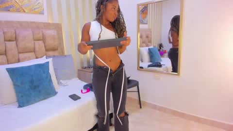 AVIS  online show from November 19, 8:20 pm