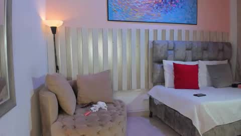 AVIS  online show from February 7, 4:00 pm