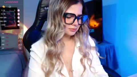 Avrill Morgan online show from September 22, 8:33 pm