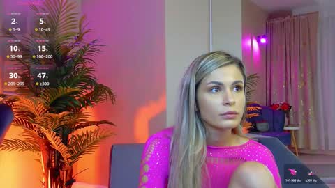 AVRILL CYRUX online show from October 28, 7:01 am