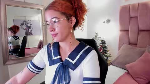 Avril  online show from November 30, 12:42 pm