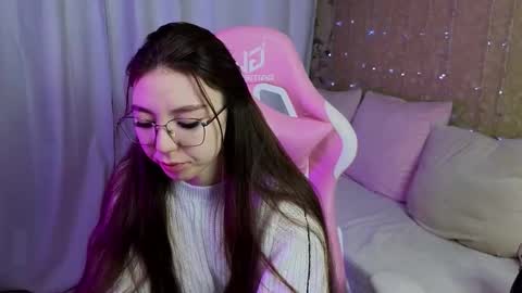 Snapshot of avy_ chatting on January 9, 9:45 am Avy online show from January 9, 9:45 am