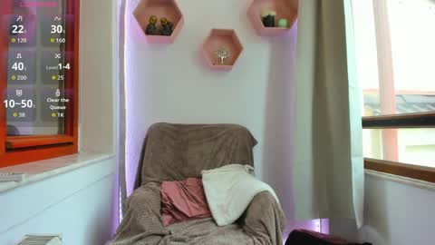 Jolie online show from April 4, 8:23 am