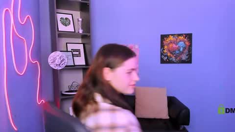 awesomeemma_ online show from May 6, 11:04 am