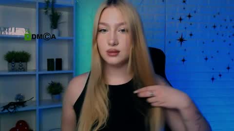 awesomeemma_ online show from May 26, 7:21 pm