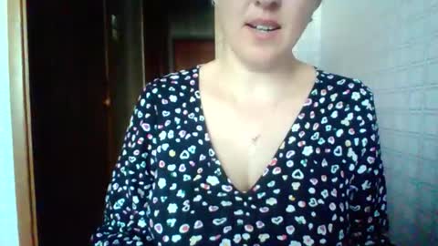 awesomeladyy online show from April 14, 8:09 am