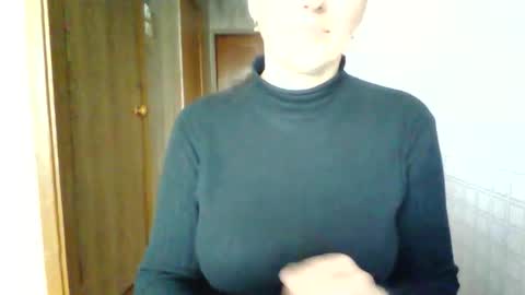 awesomeladyy online show from April 18, 9:24 am