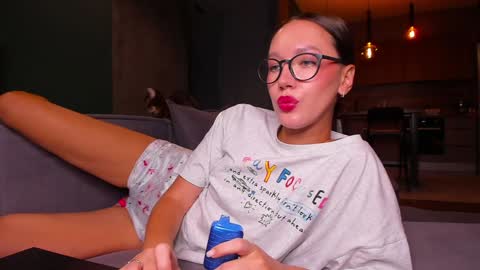 Snapshot of awgustina_sweetheart22 chatting on December 4, 1:53 pm Awgustina online show from December 4, 1:53 pm