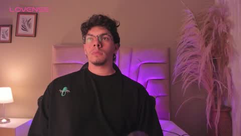 Yooung King  online show from February 28, 4:24 am