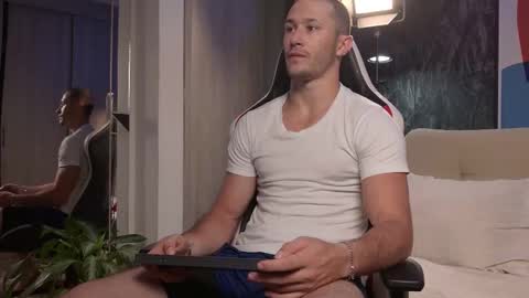 Axel Fairchaild online show from November 19, 12:05 pm