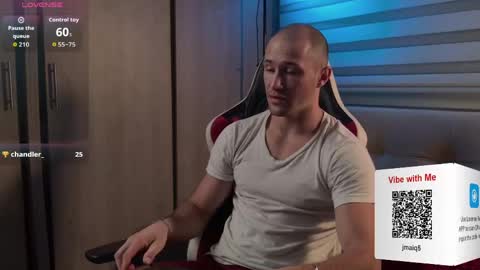 Snapshot of axel_fairchaild chatting on April 19, 10:36 am Axel Fairchaild online show from April 19, 10:36 am