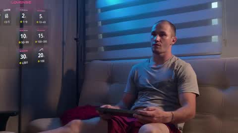 Snapshot of axel_fairchaild chatting on April 28, 12:32 pm Axel Fairchaild online show from April 28, 12:32 pm