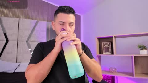 axel_grey_ online show from February 22, 12:36 pm