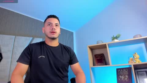 axel_grey_ online show from March 31, 12:27 pm