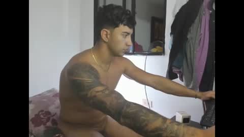 Snapshot of axel_hendrick chatting on June 20, 10:23 pm axel_hendrick online show from June 20, 10:23 pm
