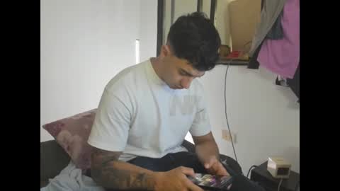 Snapshot of axel_hendrick chatting on July 4, 4:57 pm axel_hendrick online show from July 4, 4:57 pm