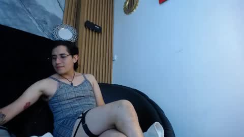 Snapshot of axel_montes chatting on May 27, 3:36 am axel_montes online show from May 27, 3:36 am