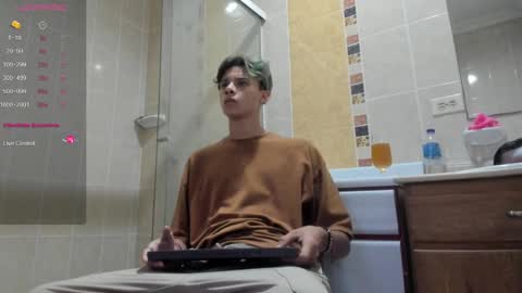 Axel online show from December 8, 11:03 am