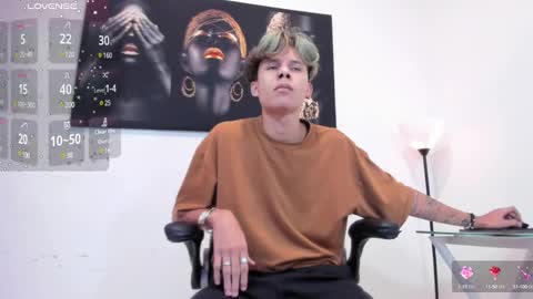 Axel online show from December 9, 11:47 am