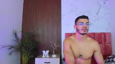 Snapshot of axel_stein2 chatting on December 4, 8:23 am Axel online show from December 4, 8:23 am