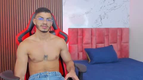 Snapshot of axel_stein2 chatting on December 19, 3:51 am Axel online show from December 19, 3:51 am