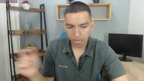 axel_stones_ online show from October 20, 1:44 pm