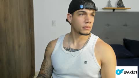 INDEPENDENT MODEL  online show from November 18, 8:24 pm