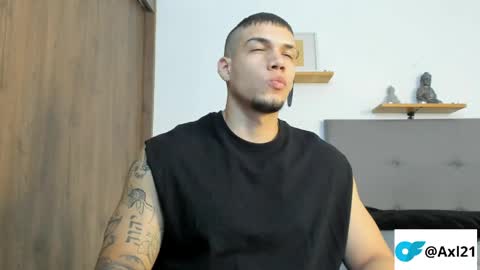 INDEPENDENT MODEL  online show from May 17, 11:23 pm