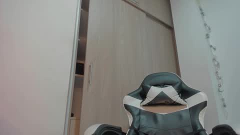 axelblaze_1 online show from March 28, 12:16 pm