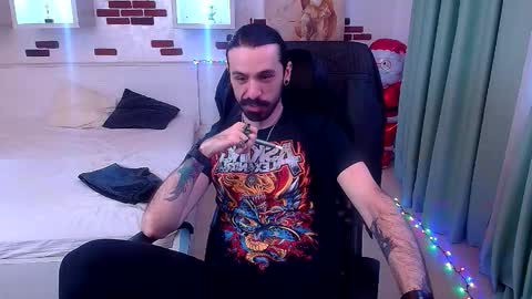 AxelColton online show from December 14, 8:30 am