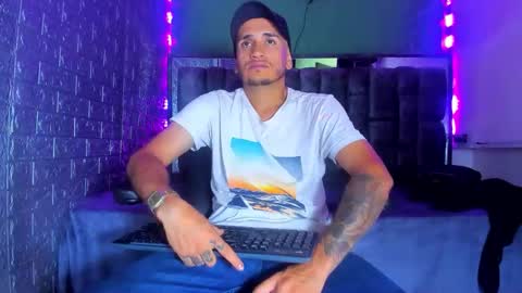 Axell Cross2 online show from October 18, 1:30 am