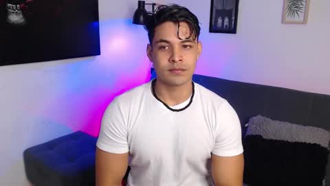 Snapshot of axell_dior chatting on October 19, 10:49 am axell online show from October 19, 10:49 am