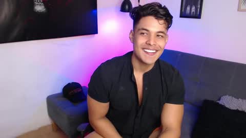 Snapshot of axell_dior chatting on October 30, 10:27 am axell online show from October 30, 10:27 am