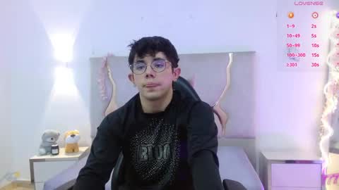Snapshot of axelnoir_tay chatting on May 26, 7:43 pm axelnoir_tay online show from May 26, 7:43 pm