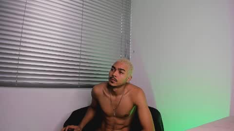 Axel online show from May 24, 12:10 pm