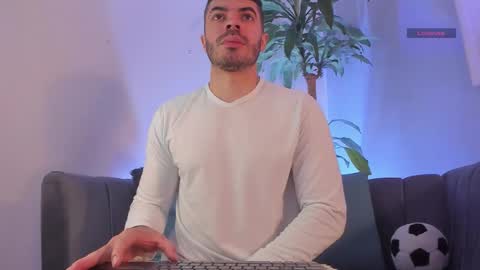 Axel Thompsom online show from January 14, 12:00 pm