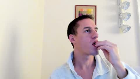 Axl online show from December 15, 10:52 am