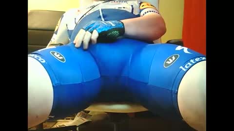 axversahot online show from February 18, 5:42 pm