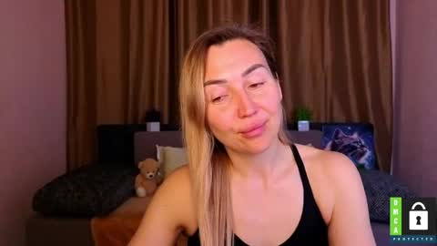 Snapshot of ay_kiss_jully chatting on April 1, 5:32 pm Jully online show from April 1, 5:32 pm