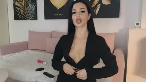 Ayabellle online show from October 24, 9:00 pm