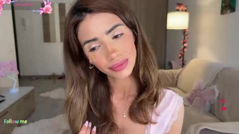 Alya online show from May 6, 2:44 pm