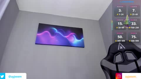 Snapshot of ayjeeem chatting on November 22, 2:27 pm Andr online show from November 22, 2:27 pm