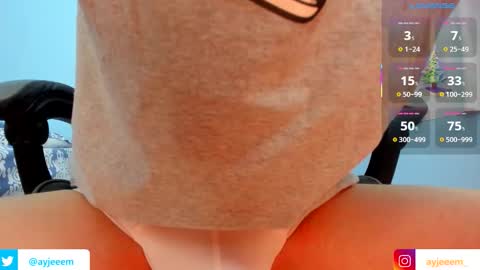 Snapshot of ayjeeem chatting on December 22, 12:24 pm Andr online show from December 22, 12:24 pm