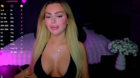 Snapshot of ayla_demir chatting on May 30, 8:06 pm Ayla Demir online show from May 30, 8:06 pm