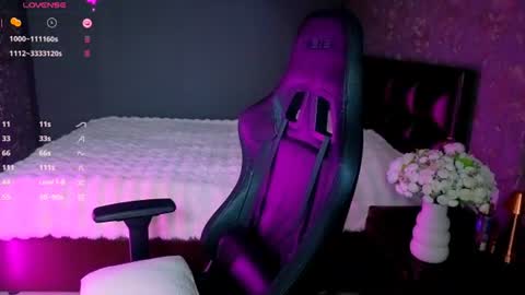 Snapshot of ayla_demir chatting on June 9, 8:09 pm Ayla Demir online show from June 9, 8:09 pm