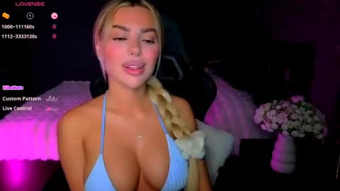 Snapshot of ayla_demir chatting on June 29, 8:09 pm Ayla Demir online show from June 29, 8:09 pm