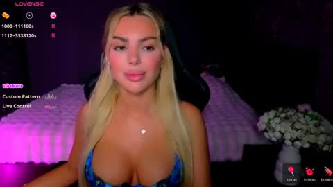 Snapshot of ayla_demir chatting on July 4, 8:04 pm Ayla Demir online show from July 4, 8:04 pm
